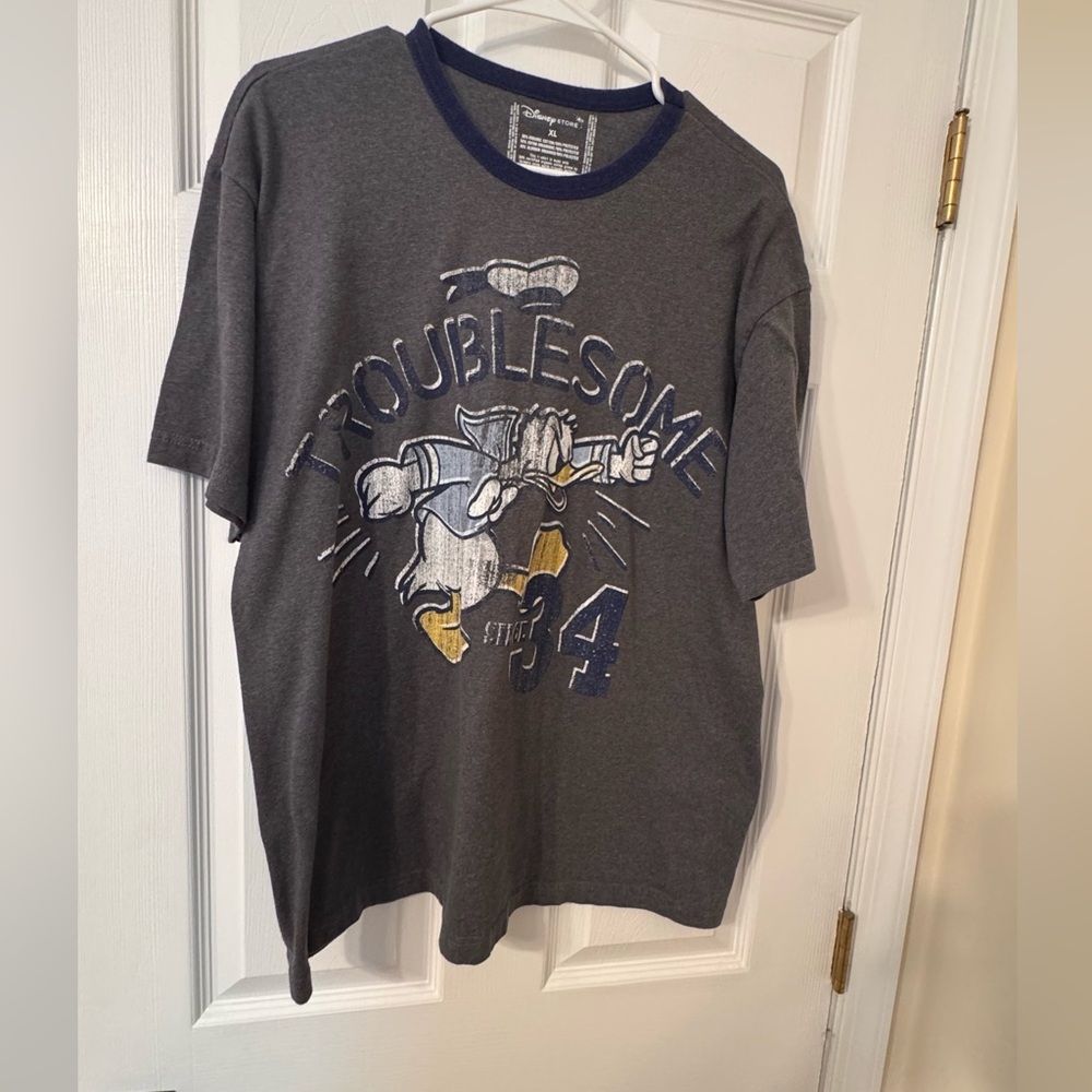 Grey Donald Duck troublesome Disney shirt Size XL